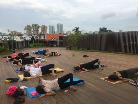 rooftop yoga singapore_13 Aug