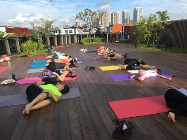 rooftop yoga singapore_16 Jul